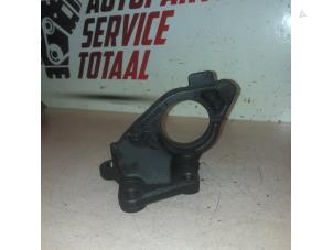 Used Support bearing, front right Renault Trafic New (FL) 2.0 dCi 16V 115 Price € 35,00 Margin scheme offered by APST