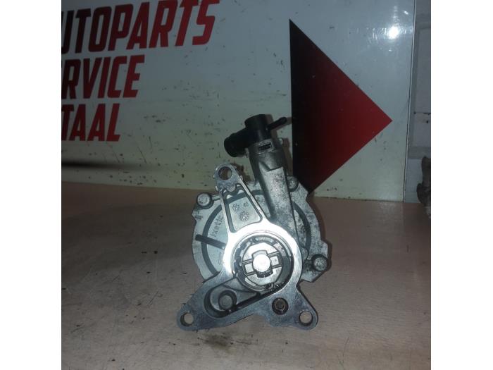 Vacuum pump (diesel) from a Mercedes-Benz Vito (447.6) 1.6 109 CDI 16V 2019