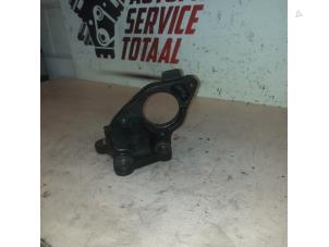 Used Support bearing, front right Renault Trafic New (FL) 2.0 dCi 16V 90 Price € 35,00 Margin scheme offered by APST