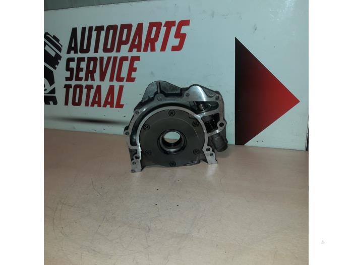 Oil pump from a Volkswagen Crafter 28/30/32/35 LWB 2010