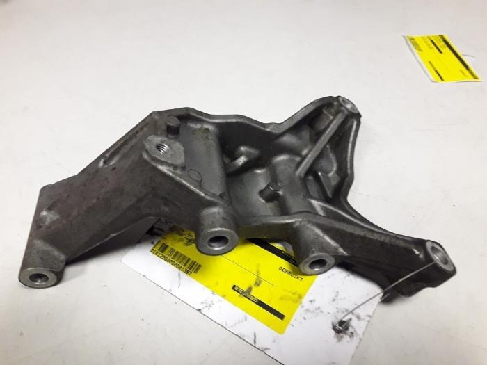 Air conditioning bracket from a Volkswagen Crafter 2.5 TDI 30/32/35 2007