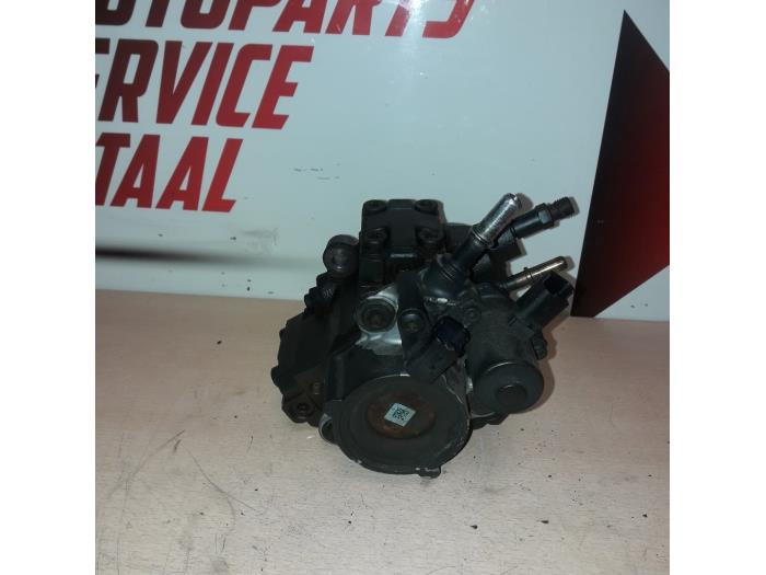 Mechanical fuel pump from a Ford Transit Custom 2.2 TDCi 16V FWD 2014