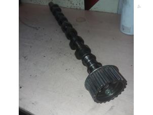 Used Camshaft Renault Master III (ED/HD/UD) 2.5 dCi 120 FAP Price € 95,00 Margin scheme offered by APST