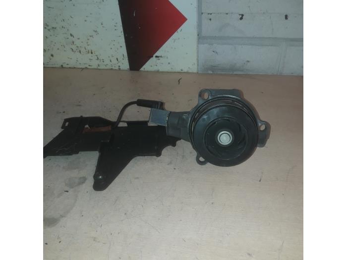 Water pump from a Volkswagen Polo VI (AW1) 1.6 TDI 16V 95 2017