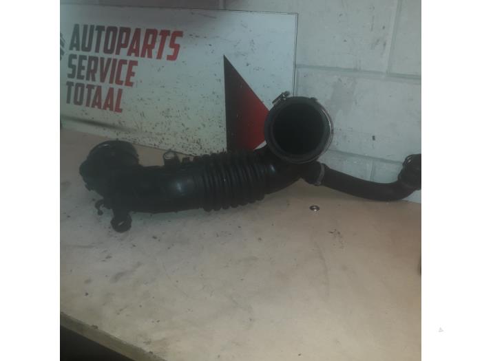 Air intake hose from a BMW 1 serie (F20) 116d 1.6 16V Efficient Dynamics 2015