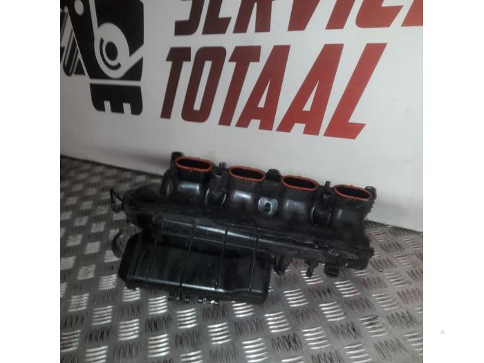 Intake manifold from a Mercedes-Benz C (W205) C-300 2.0 Turbo 16V 2016