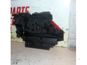 Used Engine cover Mercedes ML II (164/4JG) 3.0 ML-350 CDI 4-Matic V6 24V Price € 25,00 Margin scheme offered by APST