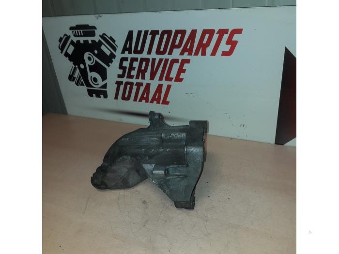 Engine mount from a Mercedes-Benz Sprinter 3,5t (906.73) 516 CDI 16V Euro 5 2017