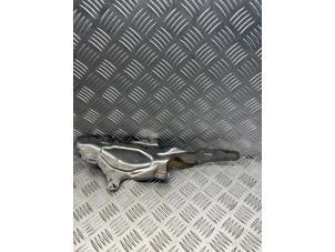 Używane Oslona termiczna ukladu wydechowego Mercedes A-Klasse AMG (177.0) 2.0 A-35 AMG Turbo 16V 4Matic Cena € 40,00 Procedura marży oferowane przez APST