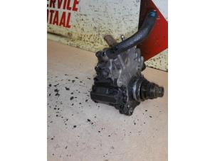 Used Mechanical fuel pump Mercedes Vito (447.6) 2.2 119 CDI 16V BlueTEC Price € 175,00 Margin scheme offered by APST