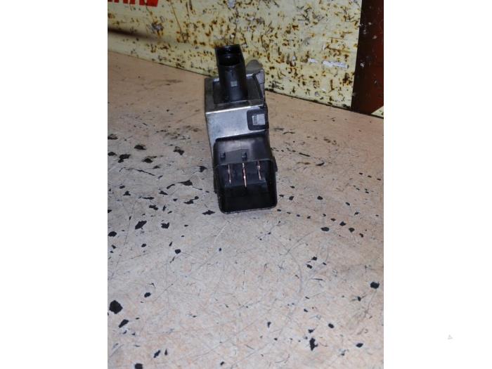 Glow plug relay Renault Trafic 2.0 dCi 16V 145 271203982R