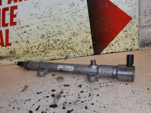 Used Fuel injector nozzle Mercedes A (W176) 2.2 A-200 CDI, A-200d 16V Price € 75,00 Margin scheme offered by APST
