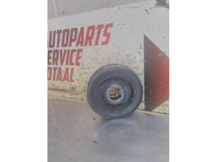 Crankshaft pulley from a Renault Trafic New (FL) 2.0 dCi 16V 115 2012