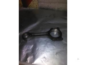 Used Connecting rod Renault Master IV (MA/MB/MC/MD/MH/MF/MG/MH) 2.3 dCi 16V Price € 50,00 Margin scheme offered by APST