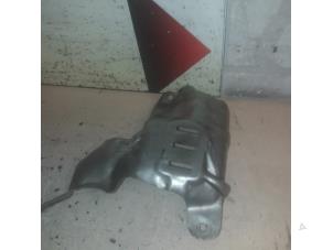 Usados Pantalla térmica escape Renault Trafic (1FL/2FL/3FL/4FL) 1.6 dCi 115 Precio € 30,00 Norma de margen ofrecido por APST