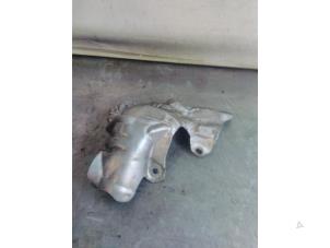 Usados Pantalla térmica escape Renault Trafic (1FL/2FL/3FL/4FL) 1.6 dCi 120 Twin Turbo Precio € 25,00 Norma de margen ofrecido por APST