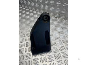 Begagnade Motorfäste Mercedes E Estate (S213) E-200d 2.0 Turbo 16V Pris € 30,00 Marginaltabell erbjuds av APST