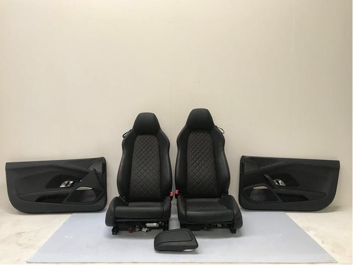 r8 seats