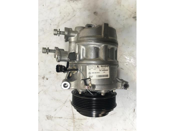 Air conditioning pump from a Mercedes-Benz Sprinter 5t (907.6) 316 CDI 2.1 D RWD 2019