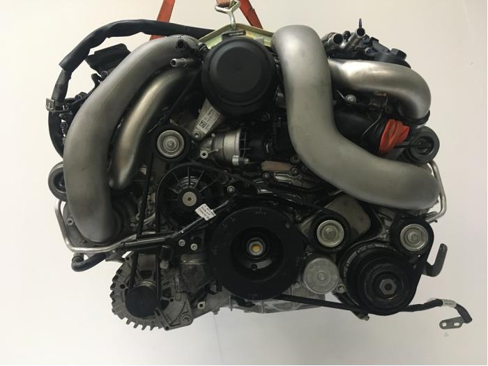 Motor de un Mercedes-Benz E (W212) E-63 AMG V8 32V 2015