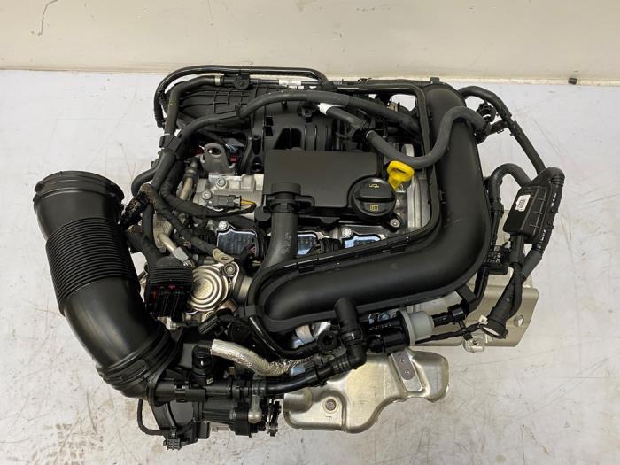 Motor from a Volkswagen Golf VIII Variant (GC5) 1.0 TSI 12V 2020
