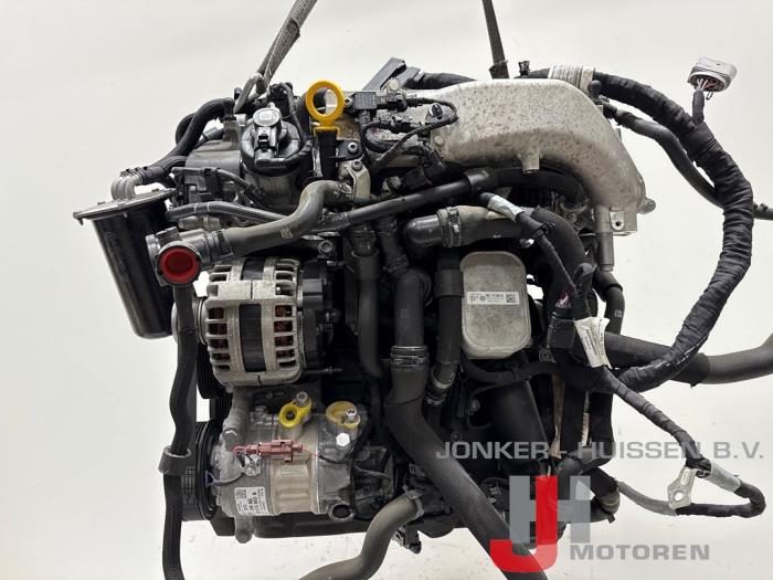 Engine from a Volkswagen Golf VIII (CD1) 2.0 TDI BlueMotion 16V 2019
