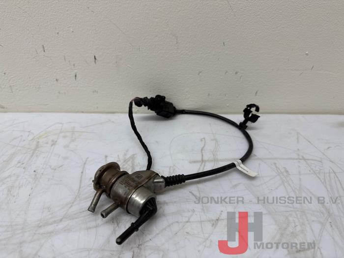 Usados Inyector Adblue Volkswagen Crafter (SY) 2.0 TDI RWD Precio € 151,25 IVA incluido ofrecido por Jonker - Huissen B.V.