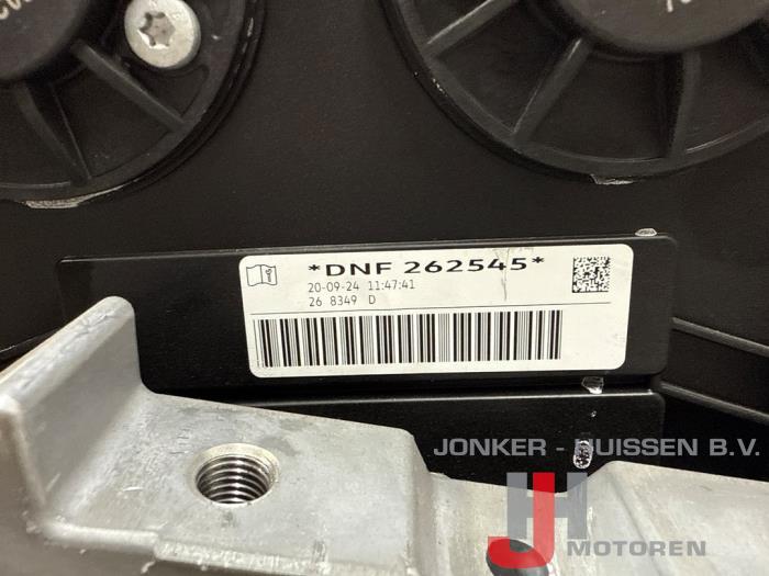 Engine from a Volkswagen Golf VIII (CD1) 2.0 TSI 16V 4Motion R 2024