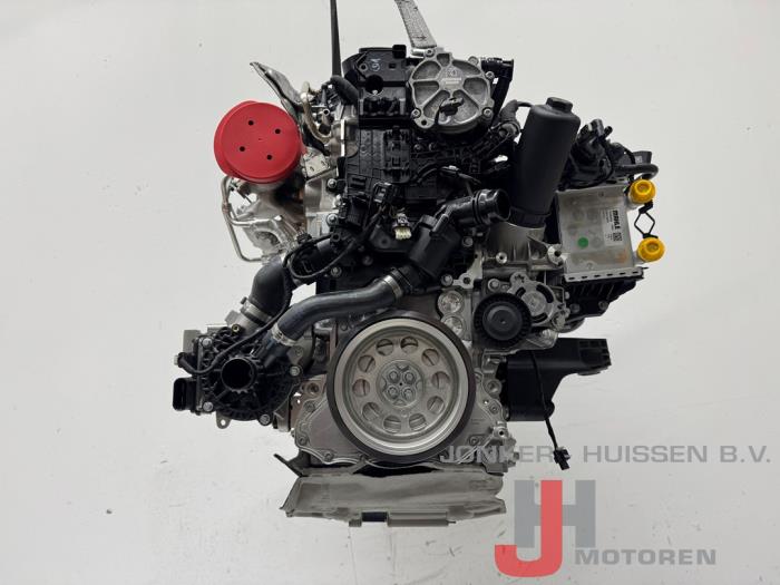 New Engine Mercedes C (W206) C-200 1.5 EQ Boost Price € 6.352,50 Inclusive VAT offered by Jonker - Huissen B.V.