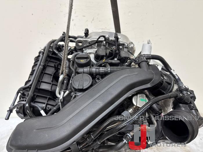 Engine Volkswagen Golf VIII 1.5 eHybrid 16V - 05E145703D DUC11