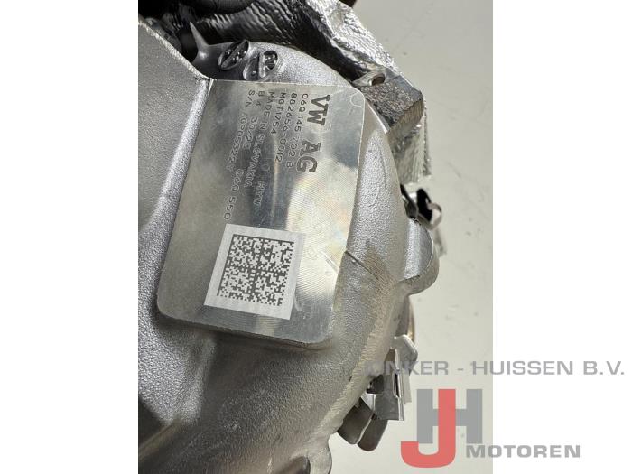 Engine from a Volkswagen Golf VIII (CD1) 2.0 GTI 16V 2023