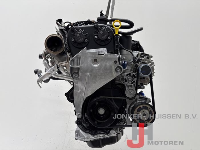 Engine from a Volkswagen Golf VIII (CD1) 2.0 GTI 16V 2023