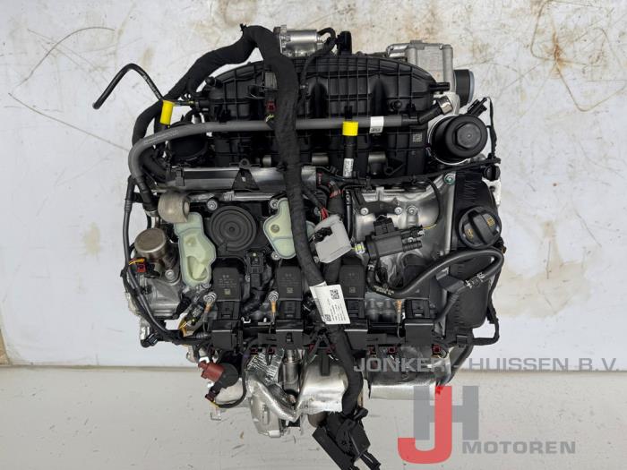 Engine from a Volkswagen Golf VIII (CD1) 2.0 GTI 16V 2023