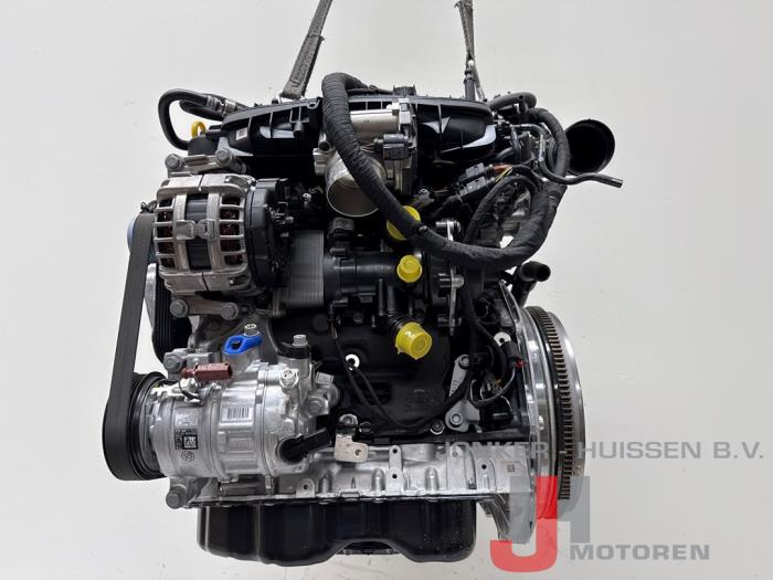 Engine from a Volkswagen Golf VIII (CD1) 2.0 GTI 16V 2023