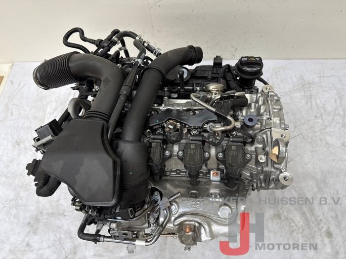Engine from a Mercedes-Benz A (177.0) 1.3 A-250 e Turbo 16V 2022