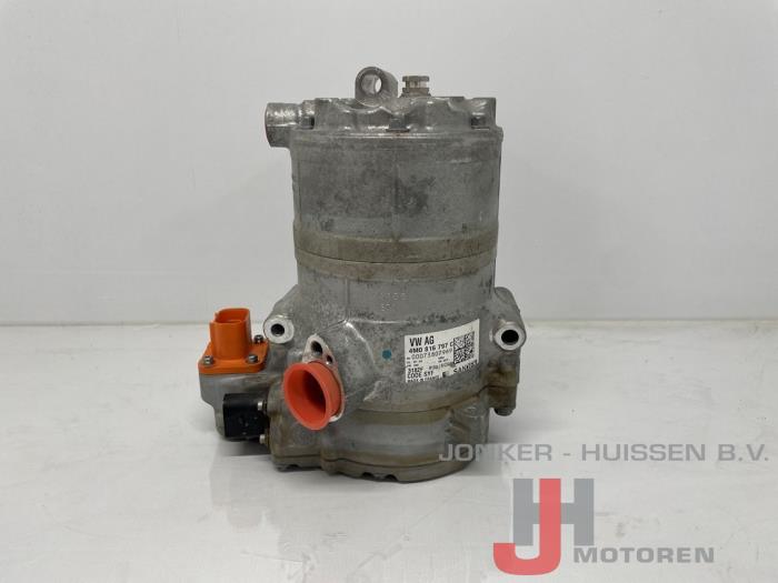 Usagé Compresseur de clim Audi Q7 (4MB/4MG) 3.0 TDI V6 24V e-tron plug-in hybrid Prix € 544,50 Prix TTC proposé par Jonker - Huissen B.V.