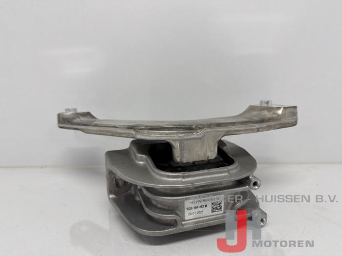 Usagé Support moteur Volkswagen Golf VIII (CD1) 1.5 eHybrid 16V Prix € 78,65 Prix TTC proposé par Jonker - Huissen B.V.