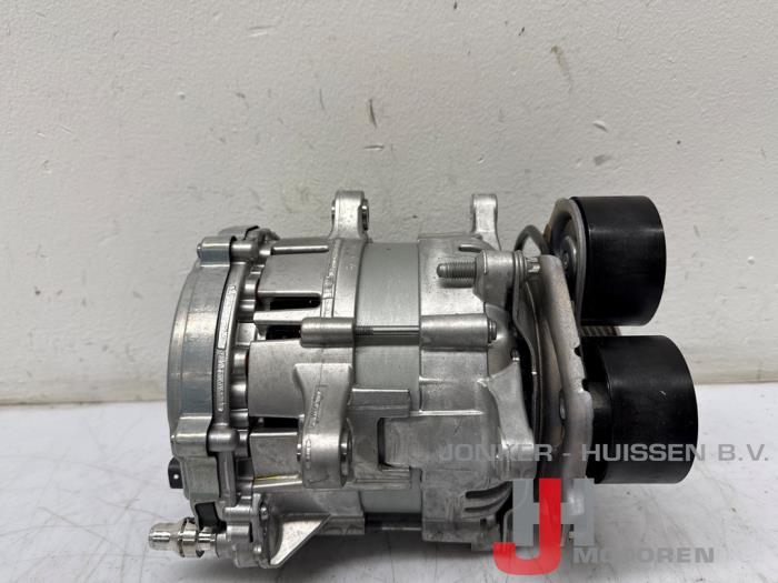 Gebrauchte Dynamo Mercedes A (177.0) 1.3 A-250 e Turbo 16V Preis € 484,00 Mit Mehrwertsteuer angeboten von Jonker - Huissen B.V.