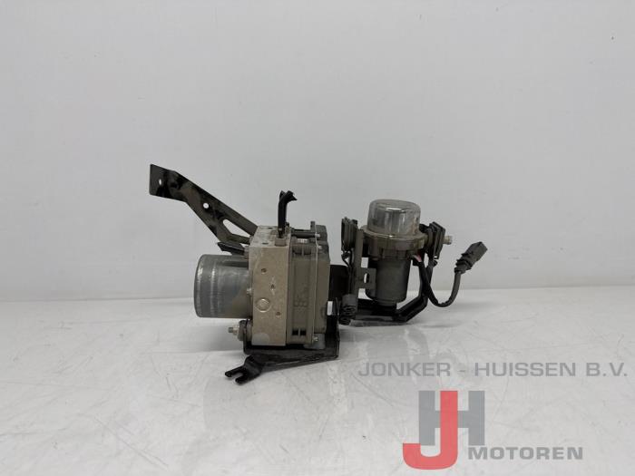 Usagé Bloc ABS Audi R8 (422/423) 5.2 V10 40V FSI Quattro Prix € 484,00 Prix TTC proposé par Jonker - Huissen B.V.