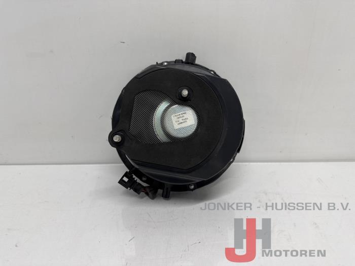 Używane Subwoofer Audi R8 (422/423) Cena na żądanie oferowane przez Jonker - Huissen B.V.