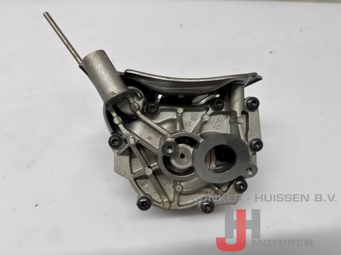 Gebrauchte Ölpumpe BMW 7 serie (F01/02/03/04) 750i,Li xDrive V8 32V Preis auf Anfrage angeboten von Jonker - Huissen B.V.