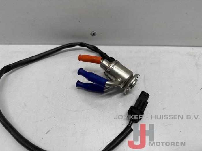Nowe Wtryskiwacz AdBlue BMW 5 serie (G30) 530d xDrive 3.0 Turbo 24V Mild Hybrid Cena na żądanie oferowane przez Jonker - Huissen B.V.