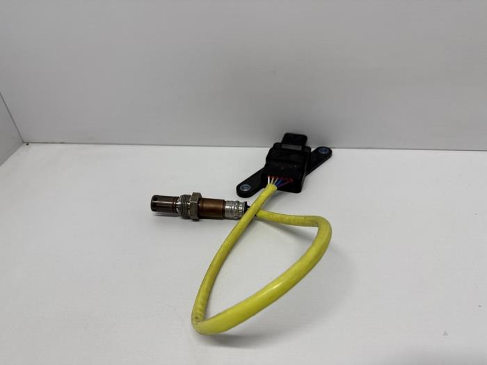 NOx-sensor från en Mercedes-Benz Sprinter 3,5t (907.6/910.6) 315 CDI 2.0 D RWD 2023