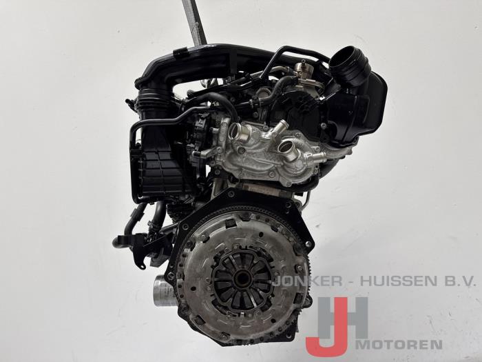 Engine from a Volkswagen Golf VIII (CD1) 1.5 eTSI 16V 2021
