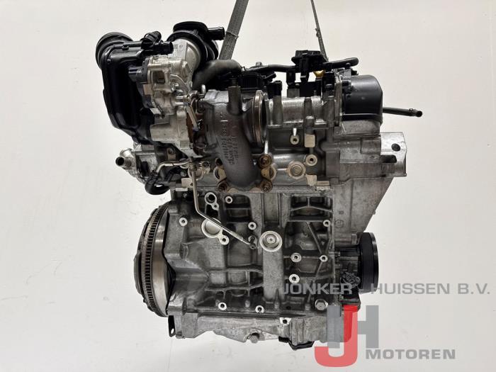 Engine from a Volkswagen Golf VIII (CD1) 1.5 eTSI 16V 2021