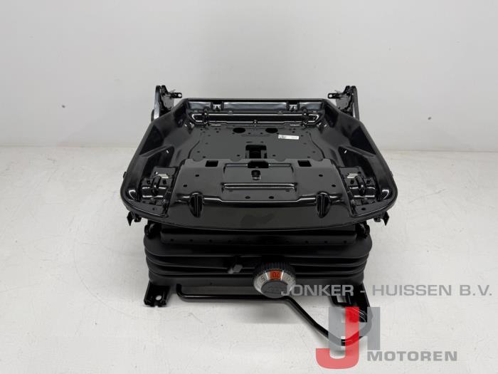 Nowe Fotel (bus) Volkswagen Crafter (SY) 2.0 TDI 4Motion Cena na żądanie oferowane przez Jonker - Huissen B.V.