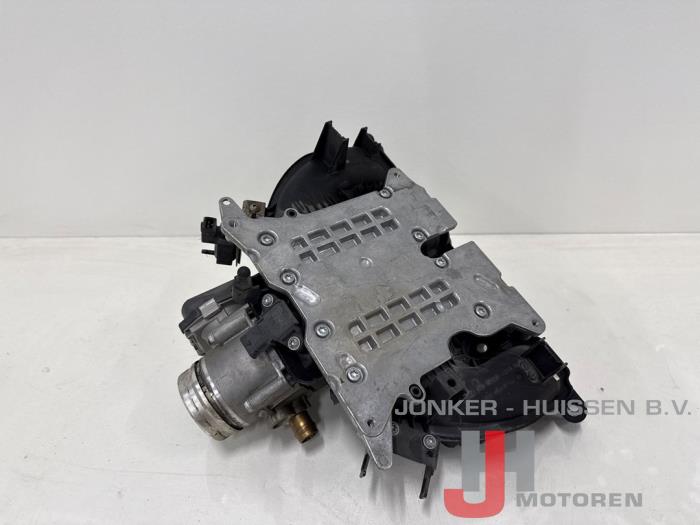 Używane Kolektor dolotowy BMW 5 serie Touring (F11) 520i 16V Cena € 114,95 Z VAT oferowane przez Jonker - Huissen B.V.