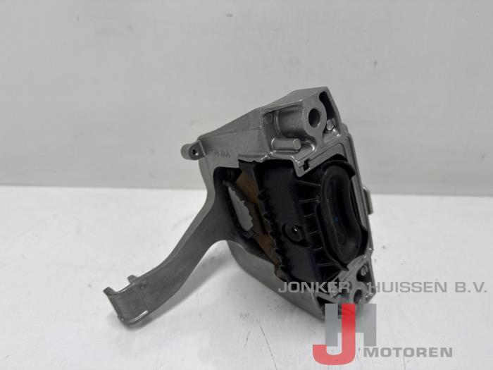 Engine mount from a Volkswagen Golf VIII (CD1) 2.0 TSI R 16V 4Motion 2024