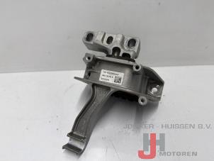 Engine mount from a Volkswagen Golf VIII (CD1) 2.0 TSI R 16V 4Motion 2024
