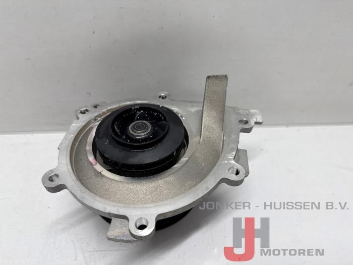Nya Vattenpump Mercedes Sprinter 3,5t (907.6/910.6) 315 CDI 2.0 D FWD Pris € 66,55 Inklusive moms erbjuds av Jonker - Huissen B.V.